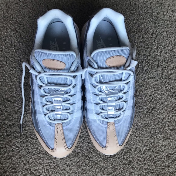 Nike Women’s Air Max 95 Se Trainers Shoes Sz 7.5 - Picture 5 of 8
